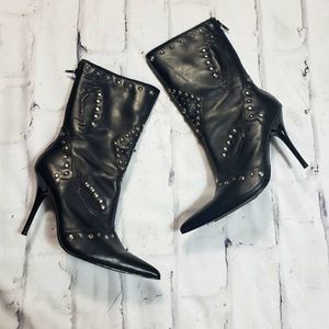 BAKERS Black Leather Star Studed Pointed Toe Stilletto Boots Size 6